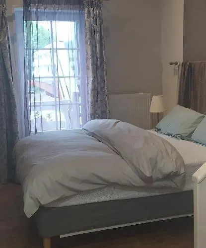 Independant Attenant A Maison Dans Grand Jardin 3*